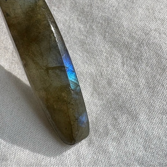 Iridescent Labradorite Silver Floral Pendant Ethereal Fairy Minimalist Mystical - Picture 14 of 14